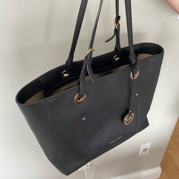 Michael Kors Walsh Saffiano leather top zip tote bag - Picture 4 of 7